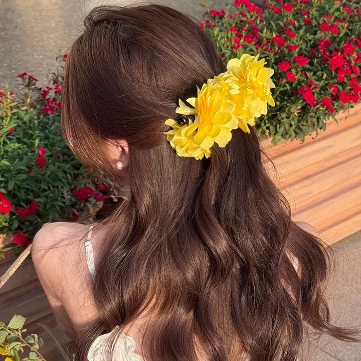 赤いバラの花デザインのバナナクリップ【後頭部用・ヘアアクセサリー】