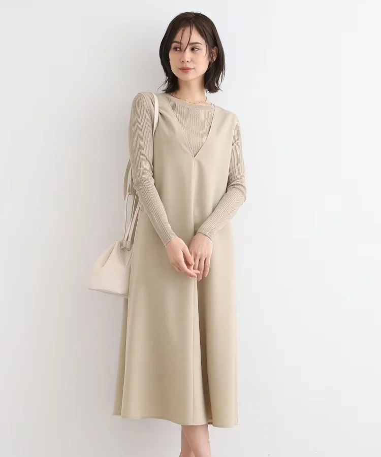 重ね着可能なVネックノースリーブワンピース【防シワ素材・トレンドデザイン】（セットアップ対応）