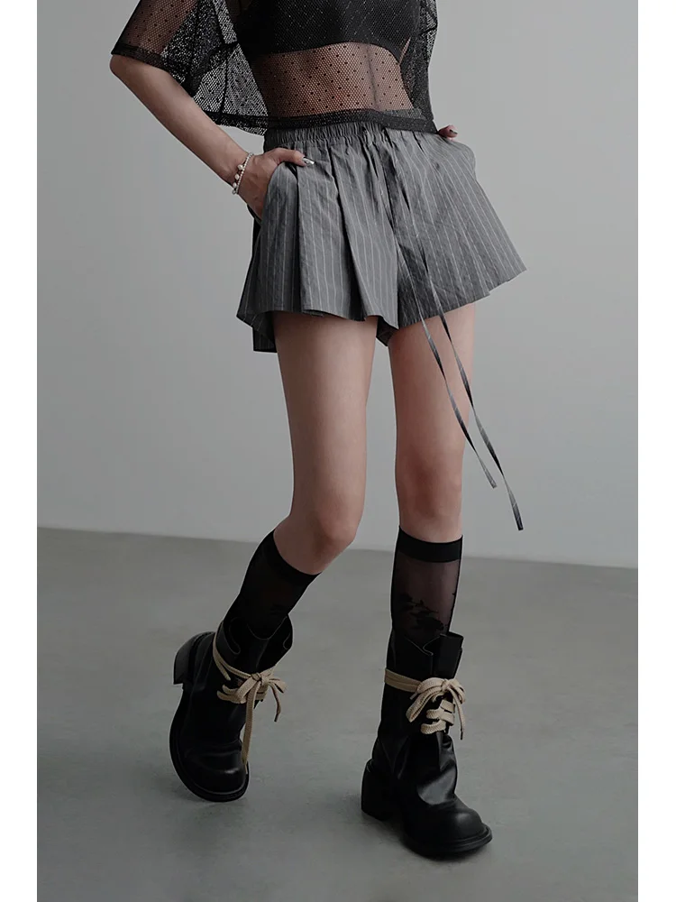 ゴムウエスト短パンツ【プレッツェルデザイン】：打ちっぱなし服装女性に最適な百搭スタイルとは