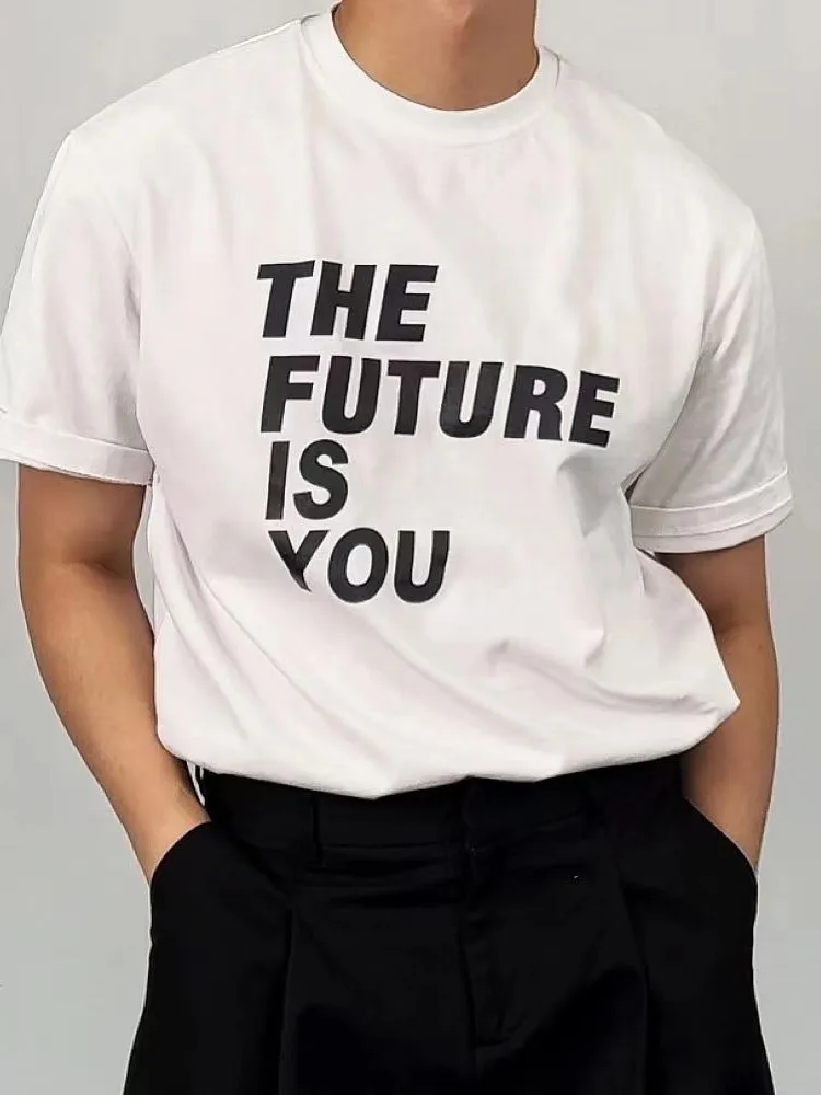 10月のオフィスカジュアルで迷わない、シンプルでスタイリッシュなTシャツ選びは？