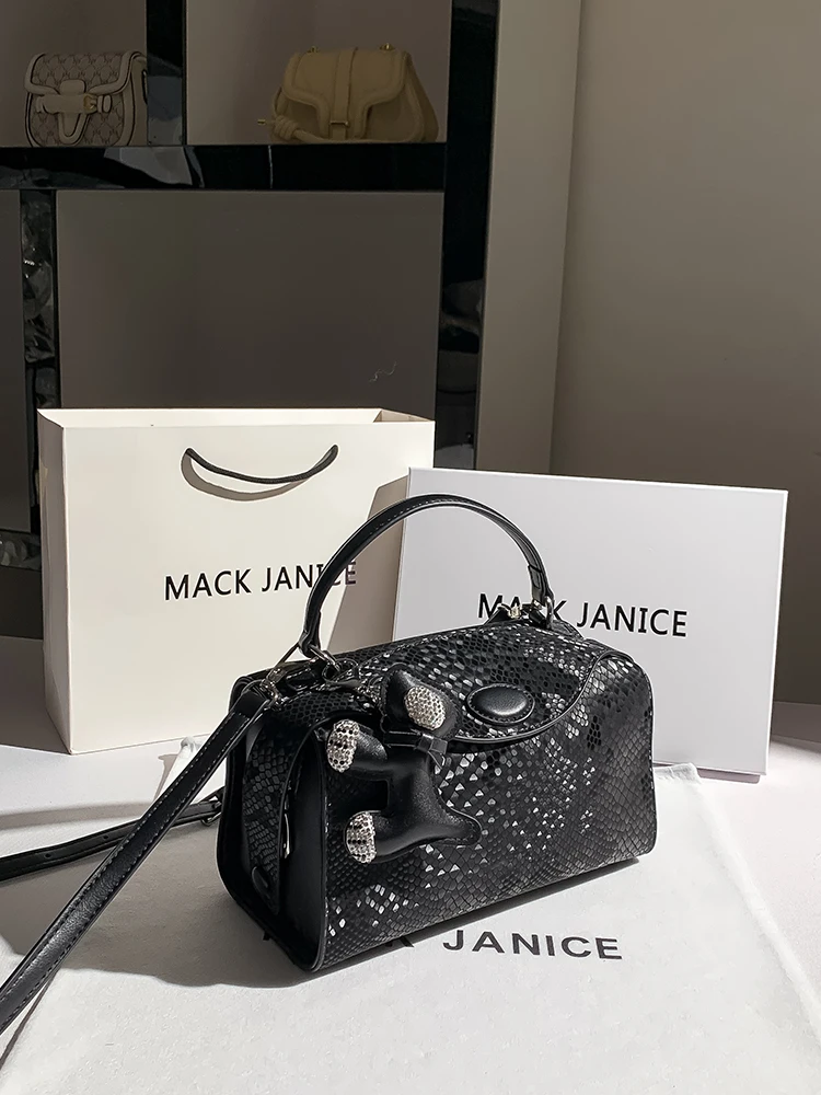 おしゃれなボストンバッグはどこで買えるか？MackJaniceのトレンド感溢れるボストンバッグが通勤に最適な理由