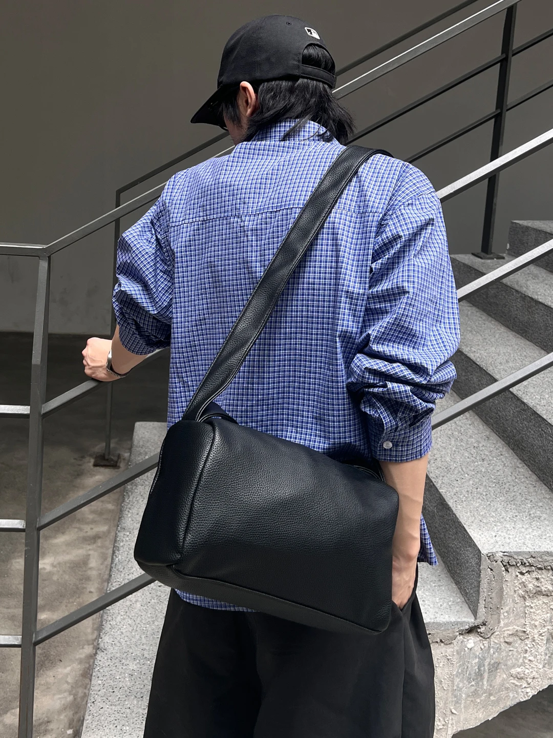 2泊3日 ボストンバッグ メンズ：極上の柔らかさのPU製横款単肩バッグの実用性と使い方