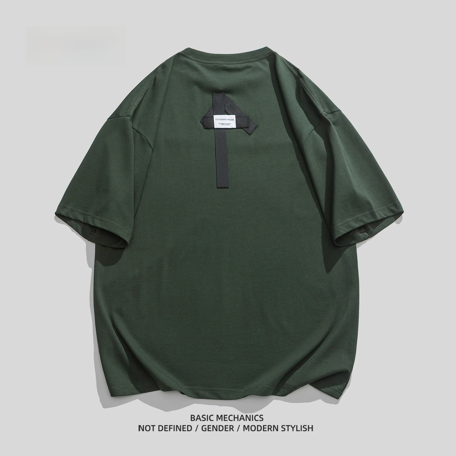 緑のTシャツを選ぶべきなのか？実は、これ1着で通勤から夜の散歩までを救う
