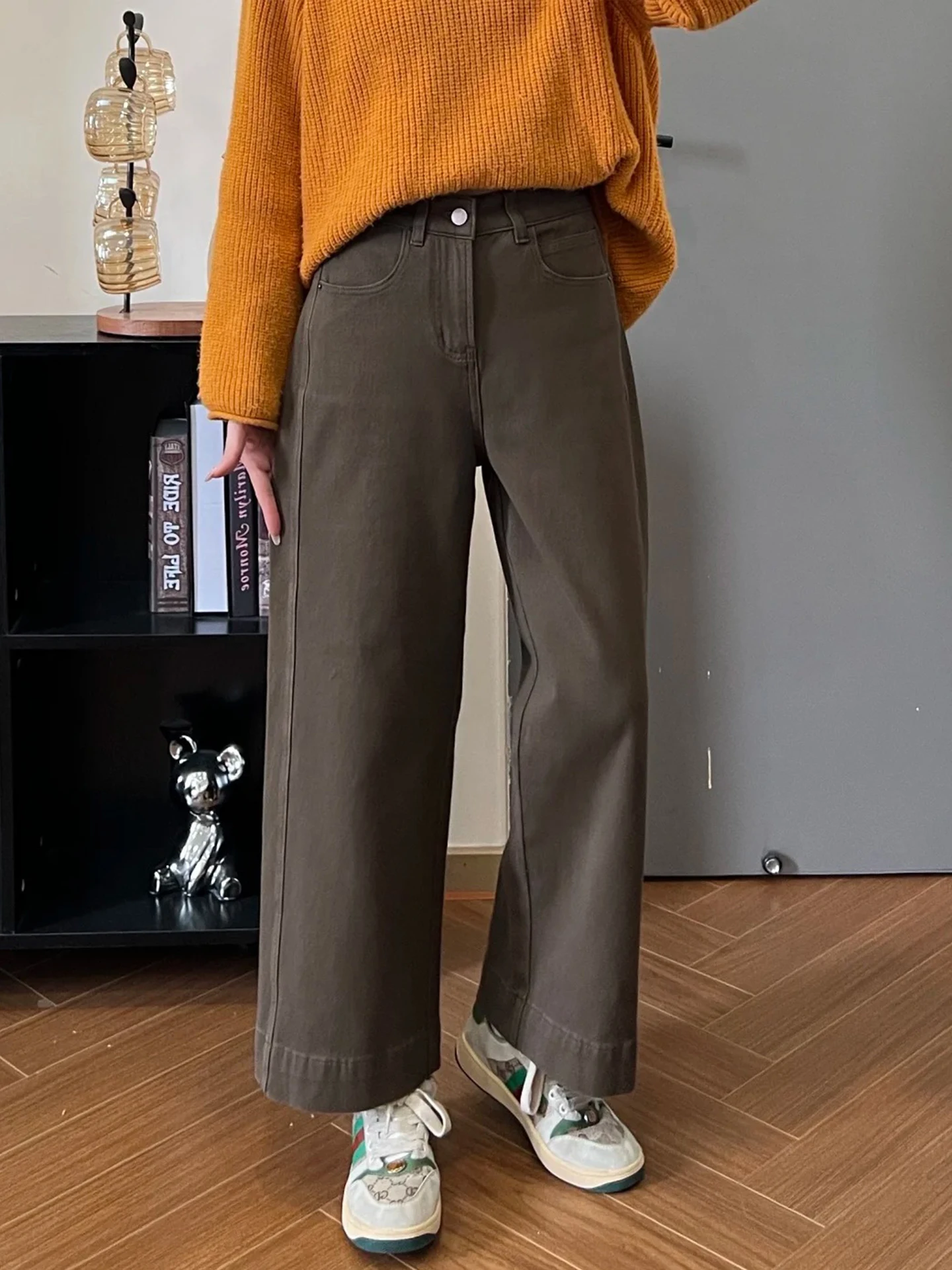 低身長 テーパードパンツ 似合わない なぜ？ブラウンデニムのフィット感とサイズ選びの実証