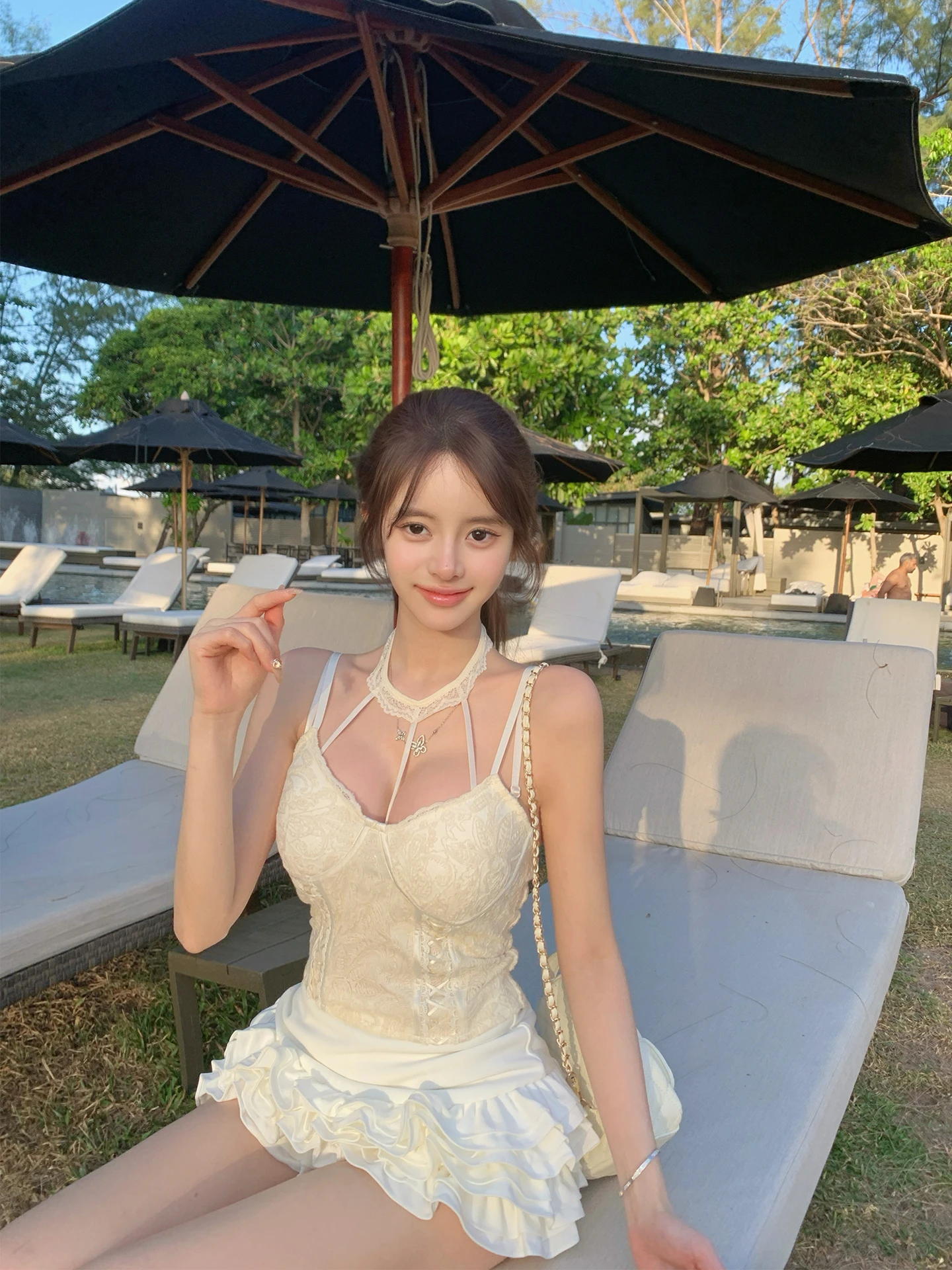 セクシーなレースデザインブラ：二色展開で自然な胸の位置をサポート