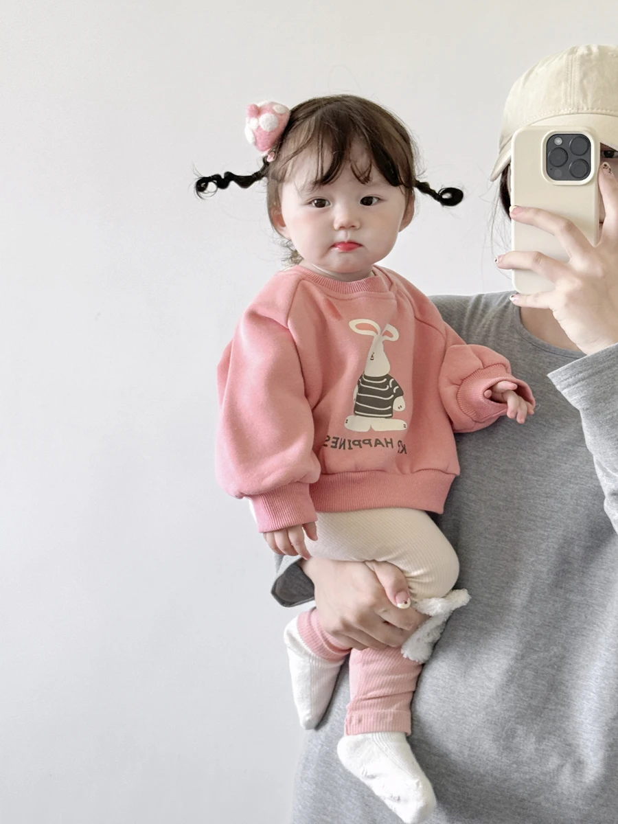 子供用ウサギ柄フリーススウェットとレギンスセット：秋冬に最適なかわいらしいデザイン