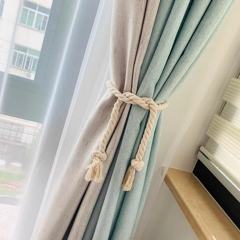 カーテン布を吊るすだけでも、おしゃれな空間をつくるには？