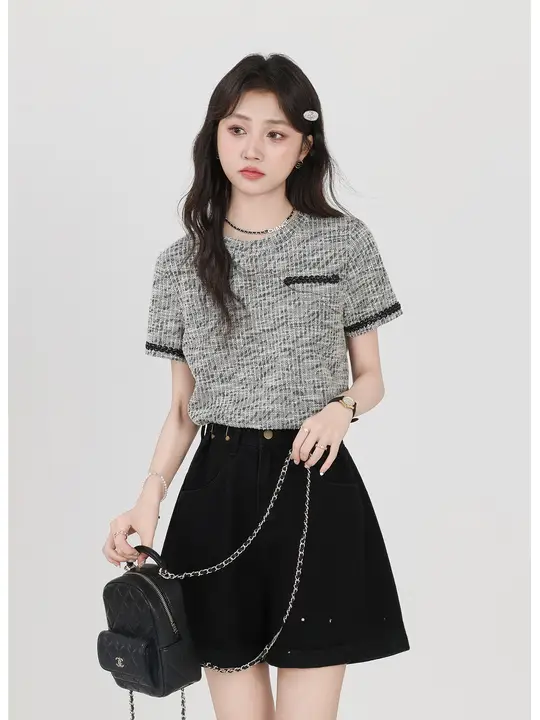 グレーの半袖ニットTシャツ【ラウンドネック・レディース・滑らかな肌触り】