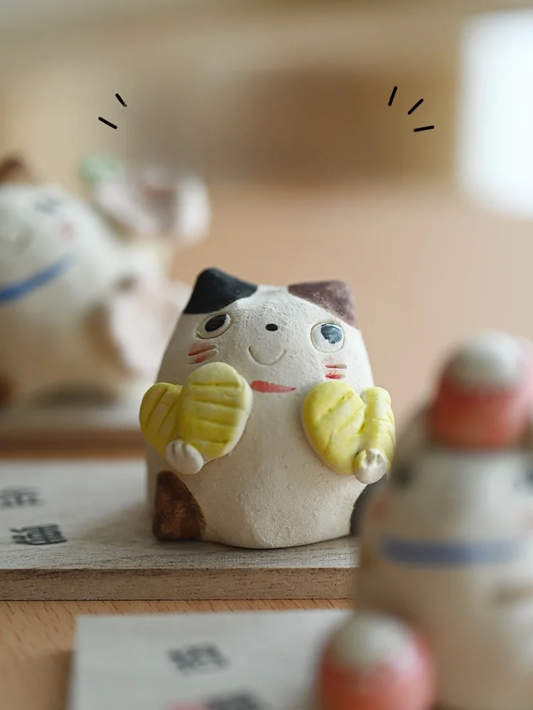 日本製 食器用粗陶猫の置物：手作りで贈る開運招福の日常アイテム