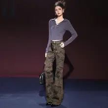 ヴィンテージ風 カモフラージュ デザインのレディースカーゴパンツ【スリムフィット・多ポケット・ストレートシルエット】