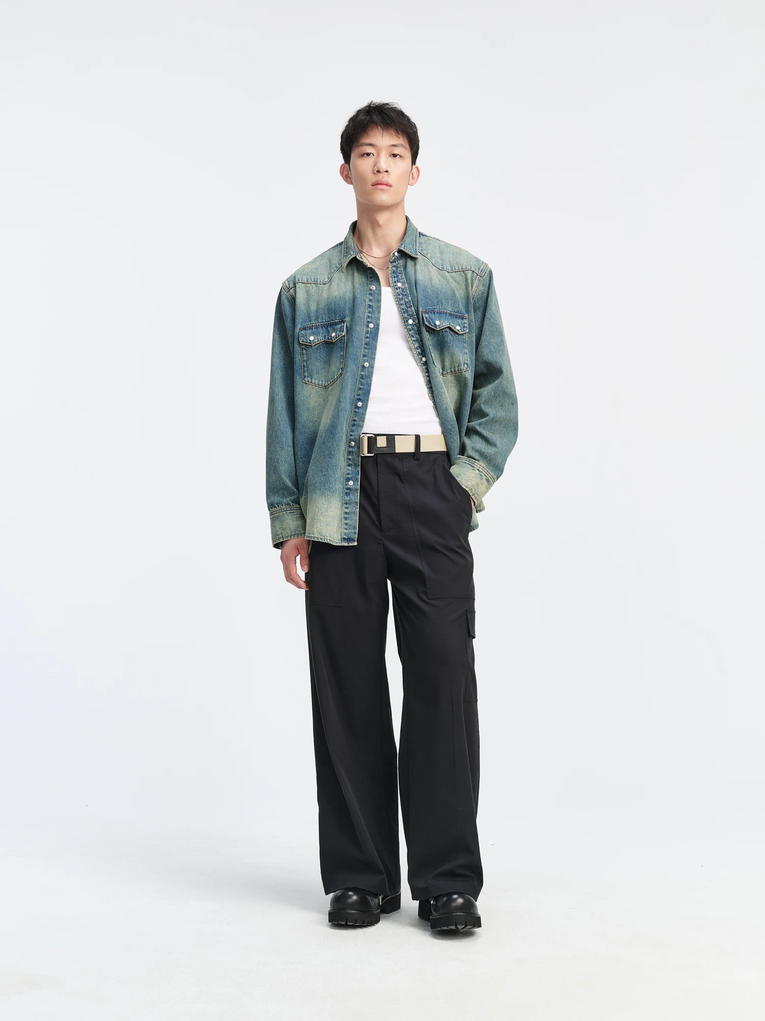 デニムTシャツを選びながらも、なぜ「綿100%のルーズフィット」が今、私たちの日常に必要なのか？
