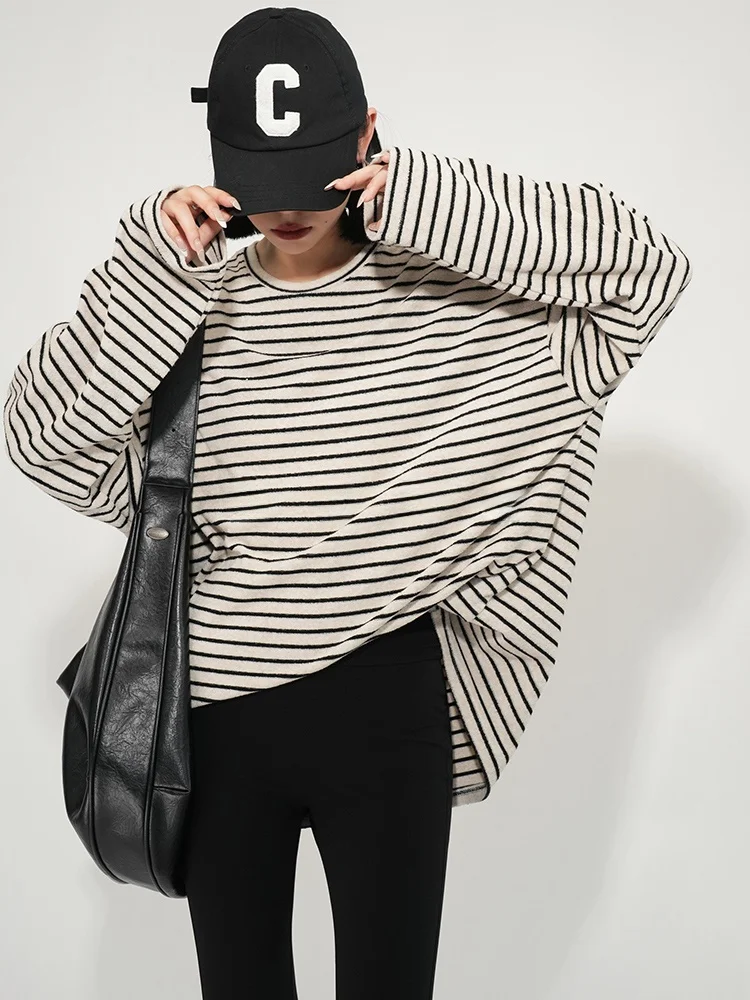 大人可愛い服 50代コーデ | オーバーサイズTシャツで実現する自然な可愛さのガイド