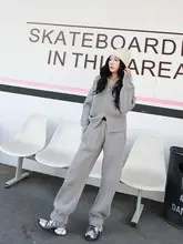 ジッパー付きニットカーディガンとロングパンツ【秋冬用・女性】（セットアップ対応）