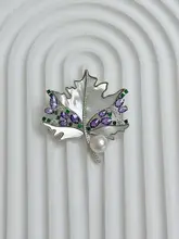 天然淡水パールの胸元を飾る紫色のもみじブローチ【高級感あるデザイン】