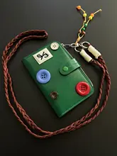 デザイン性の高い革製斜め掛けカードケース【赤と緑・パスポート収納可能・コンパ クト】（セットアップ対応）