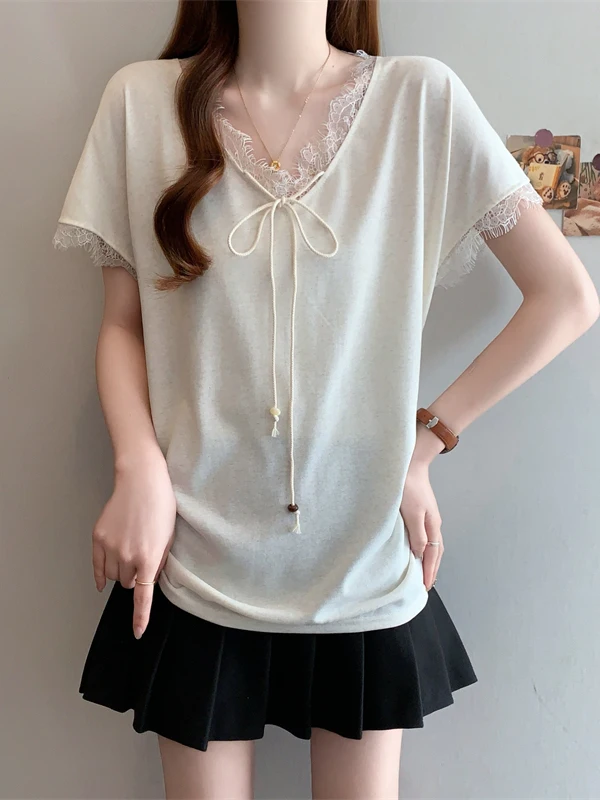 レース切替Vネックリボン付き短袖Tシャツ：透けにくいインナーとしての実用性とシーン別評価