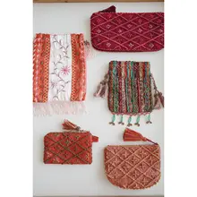バッグチャーム ミニポーチ エジプト風 ビーズ刺繍 レッド イヤホン カード アクセサリー 収納