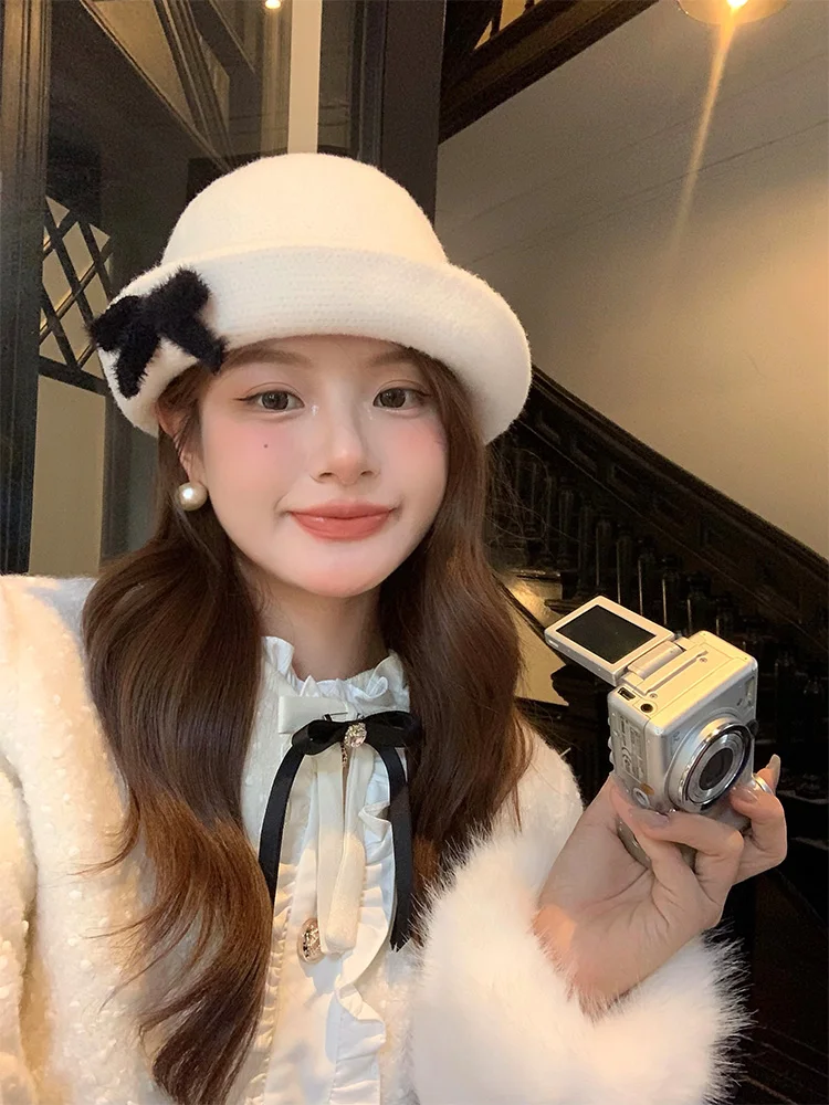 つばの大きい帽子：優雅なリボンデザインのフィッシャーハットが秋冬に最適な理由