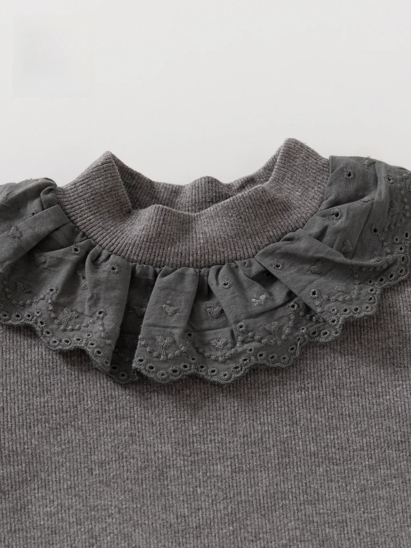 1歳誕生日の祖父母に贈る服は、どんなスタイルがおすすめですか？