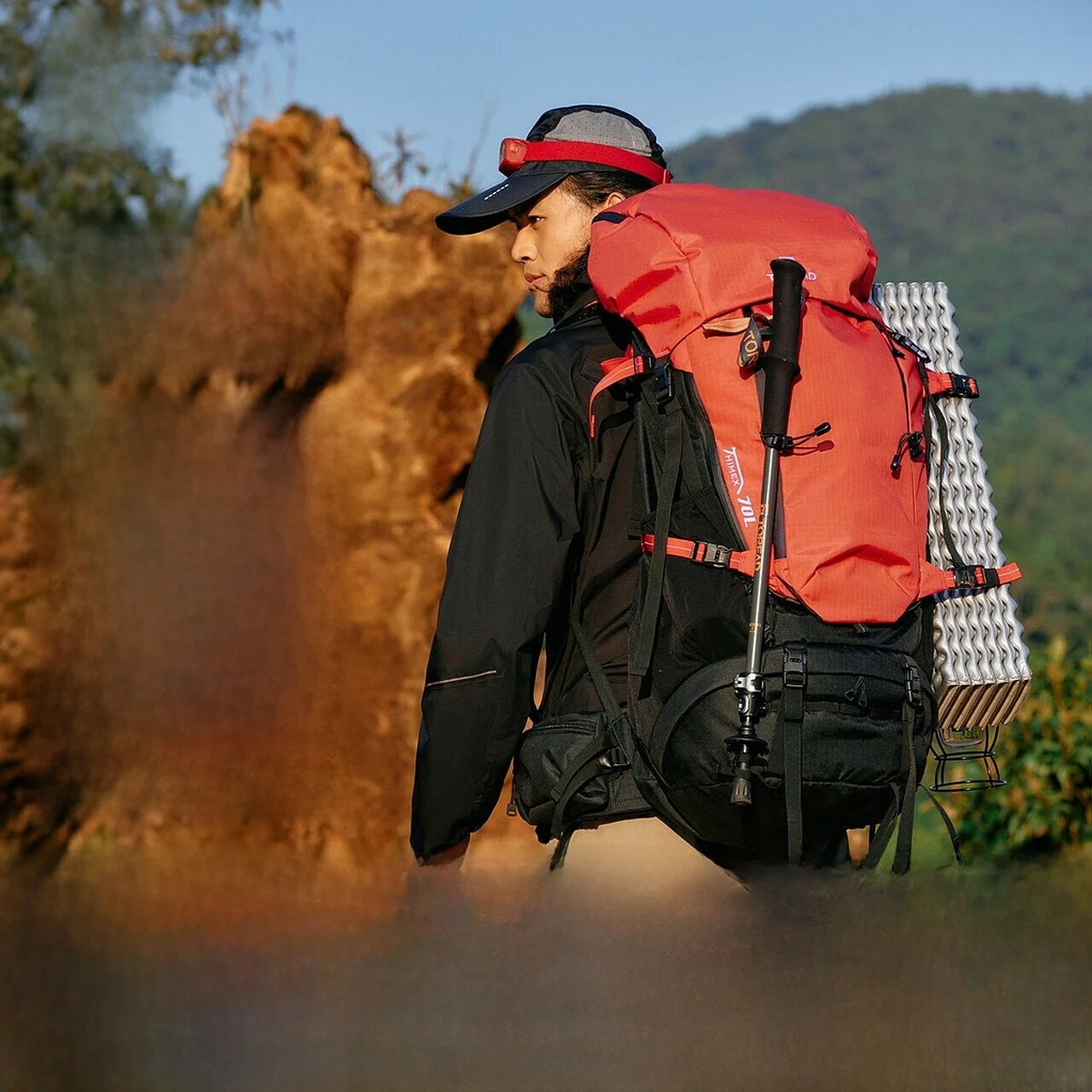探路者 70L リュック：大容量防水通気設計がプロの登山者に 選ばれる理由