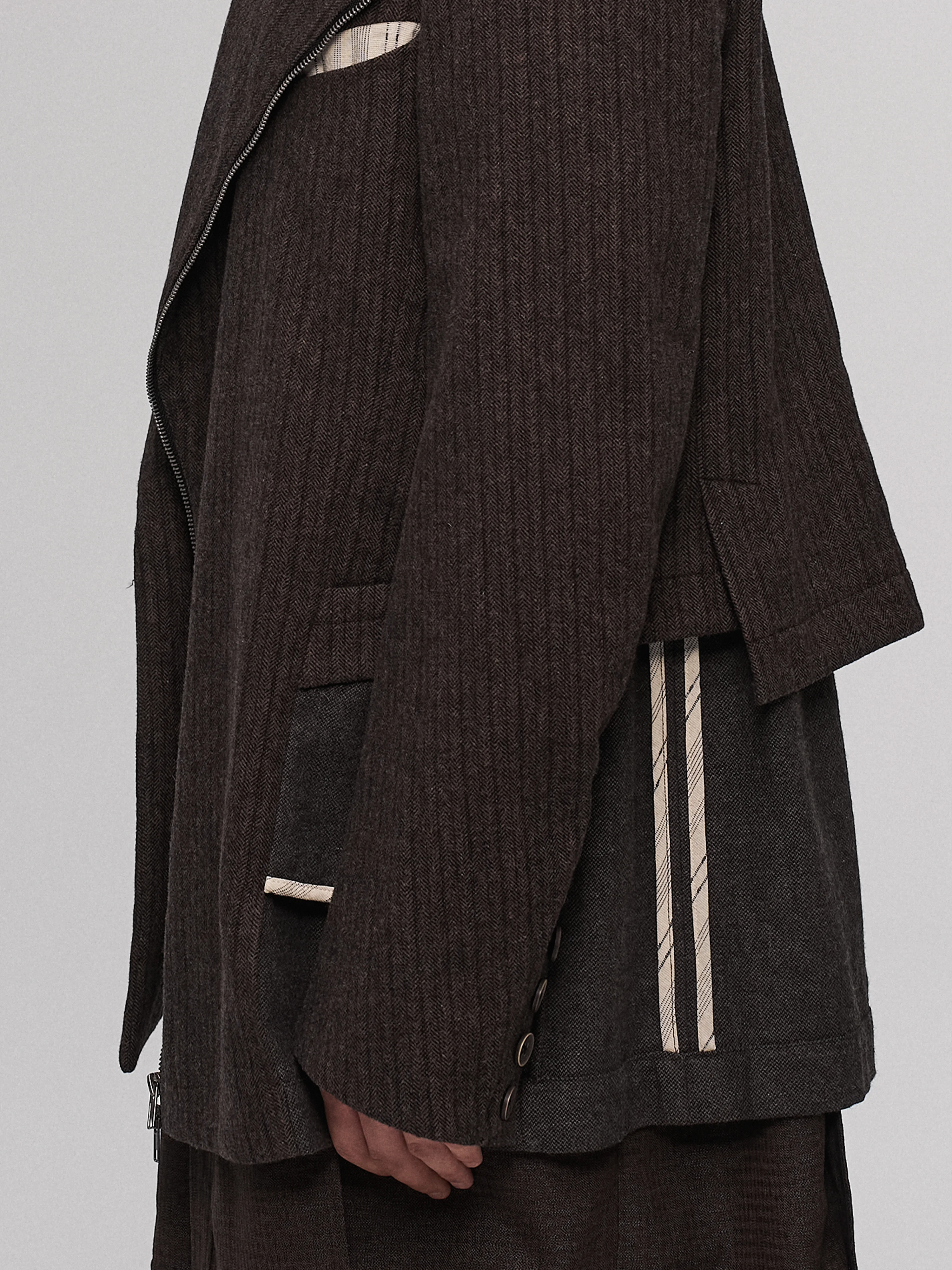 quilted jacket と 二重構造ジャケットはどちらが冬のスタイリングに最適？