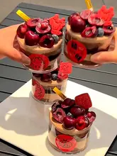 ミニさくらんぼと山査子の小さなケーキ【新年祝福デザイン・干支クッキー】