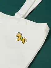 かわいい小馬デザインのブローチ【ダイヤモンド風・手刺繍・インドシルク使用】