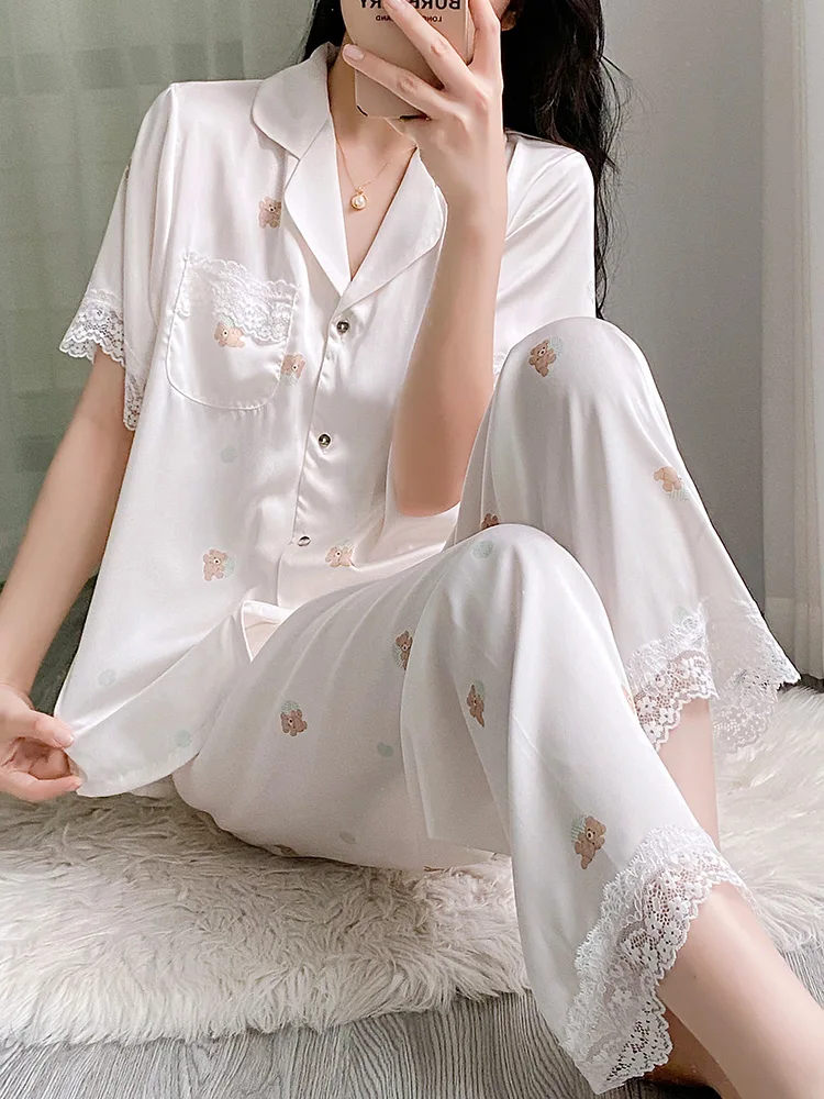 夏の寝るときの服は、涼しさと高級感のバランスが鍵！どう選ぶ？