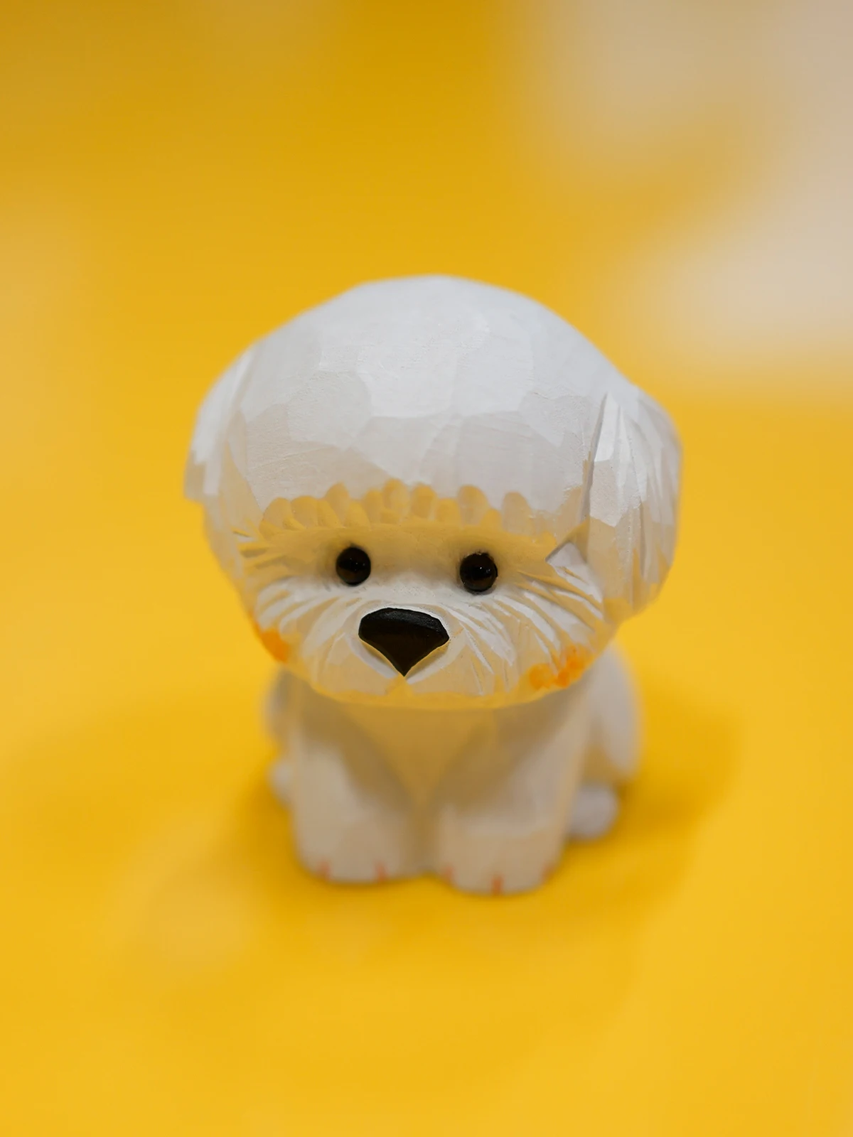 木彫りの熊アートを選ぶべきなのか？それとも、かわいい犬の置物がもっと心を癒す？