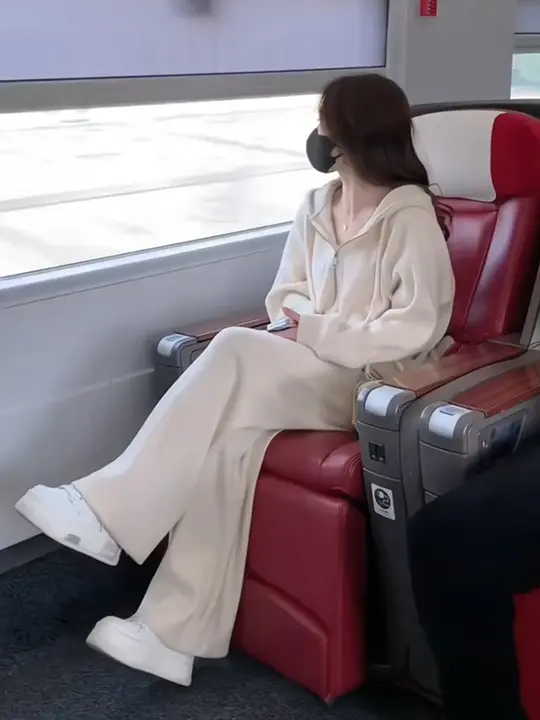 おしゃれな韓国風春秋用スポーツウェア【女性用・カジュアル・極上の柔らかさ】（セットアップ対応）
