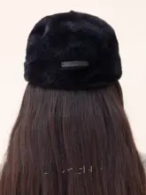 極上の柔らかさ！クラシックブラックベースボールキャップ【秋冬用・暖かい・フェイクミンク・シンプルデザイン】