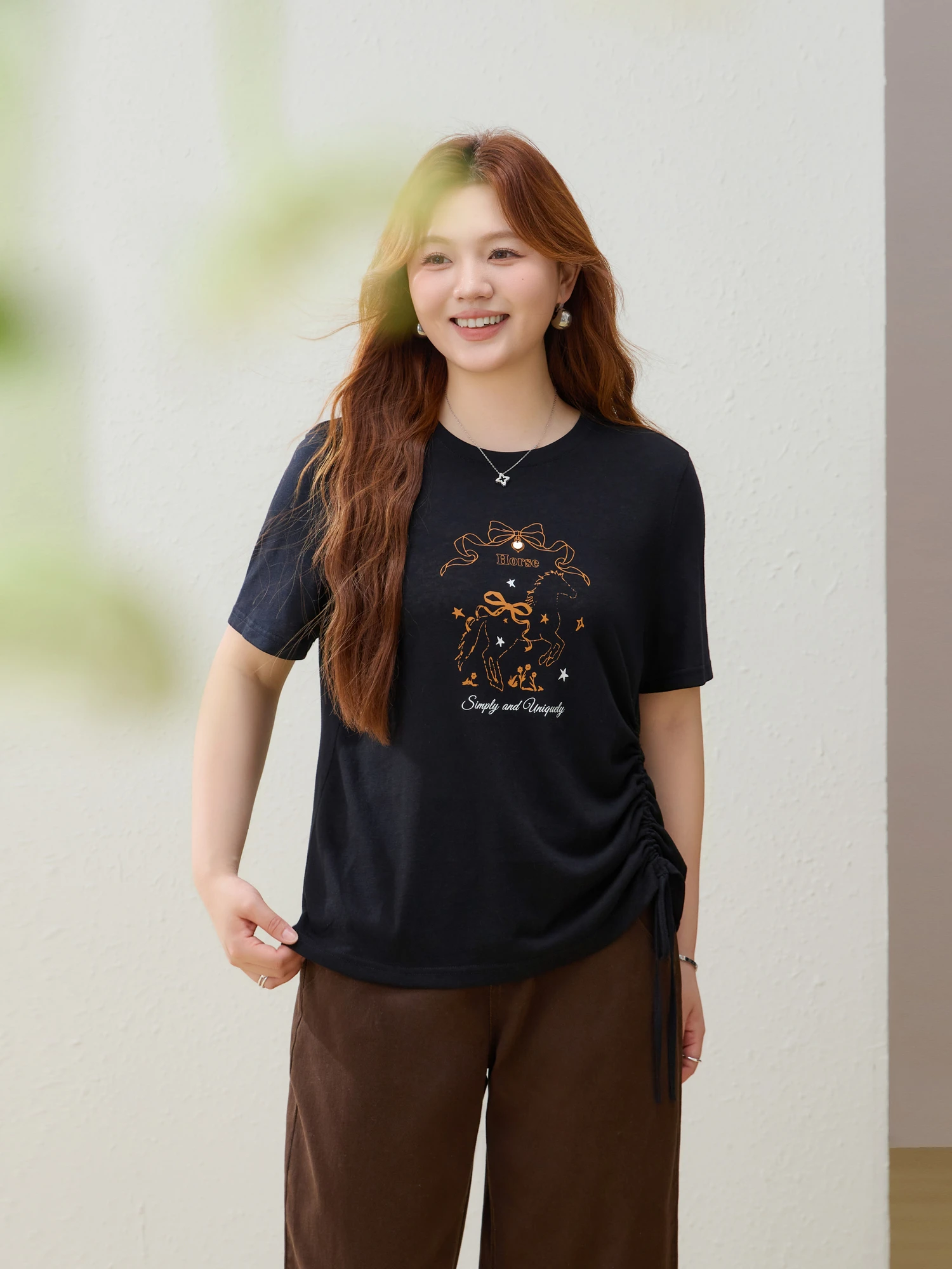 抽绳デザインTシャツをズボンに入れる際の着こなしと選び方