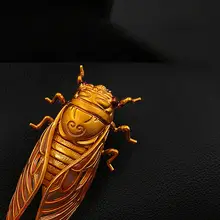 レトロな金蝉デザインのブローチ【胸花・コートやスーツのアクセント・個性的なギフト】