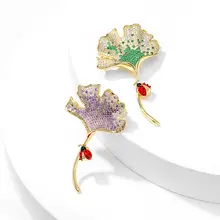 エレガントなイ��チョウの葉ブローチ【女性用・ファッション・コート用・カーディガンブローチ】