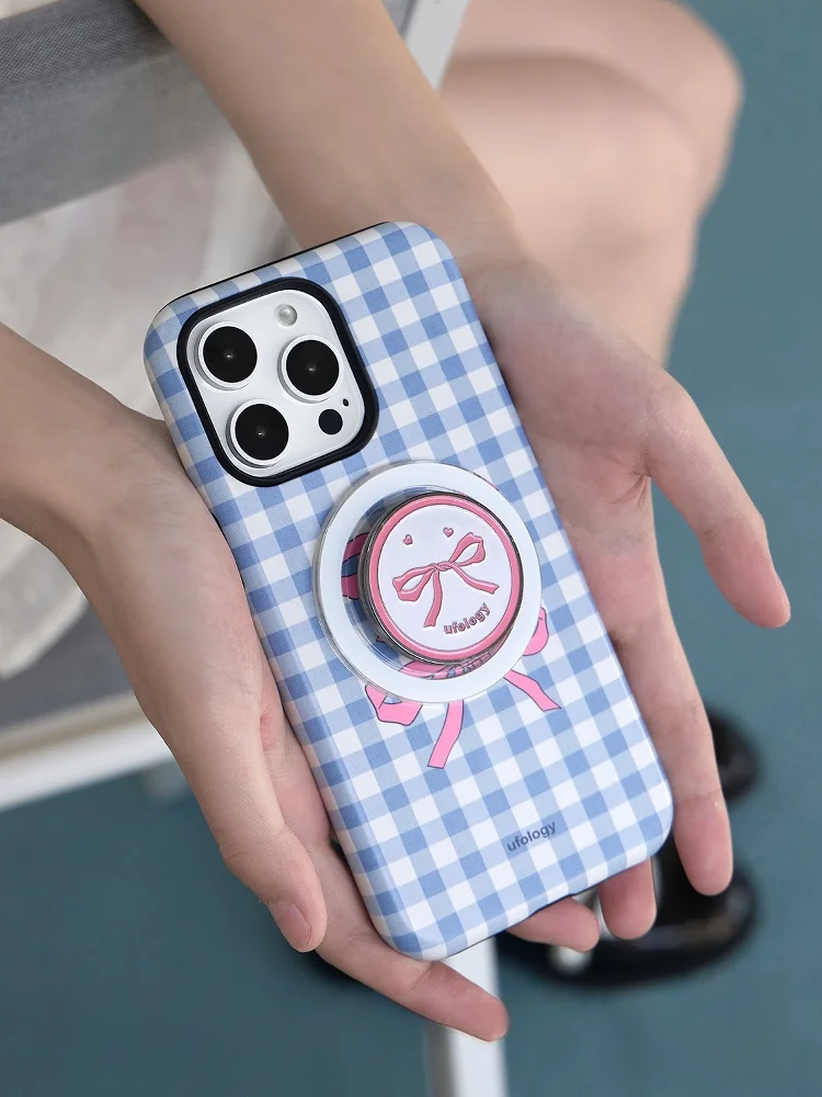 マグネット式スマホスタンド【エナメル製リボンデザイン】の使い方と実用性