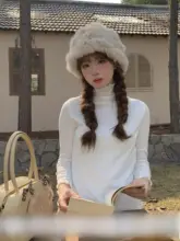春にぴったりな高いネックのニットプルオーバー【純白・極上の柔らかさ】