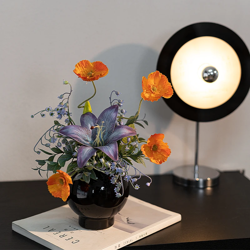 ビジネス向けフラワーアート装飾品：ユリとポピーの造花で実現するインテリアのスタイリッシュさ