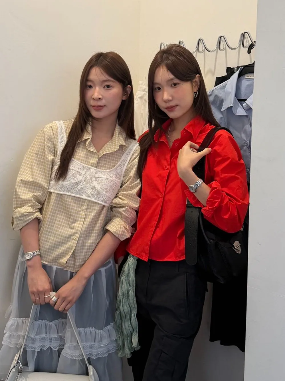 10月中ばに着る服の選び方で迷うなら、この韓国風ミニチェックシャツが救う！