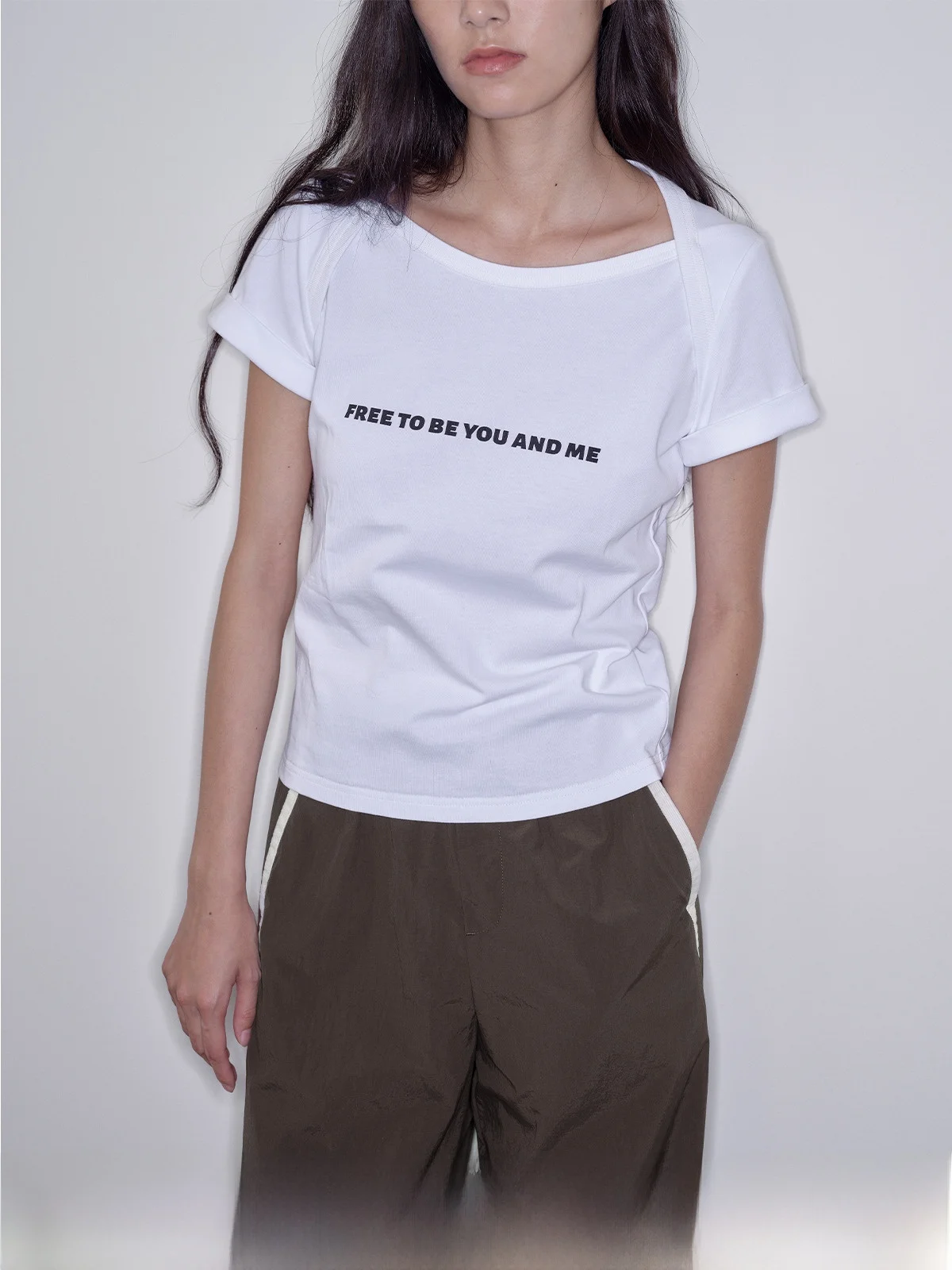 夏季デザイン首元付き半袖Tシャツ：1日カラーと1枚でもオシャレの実用性を検証