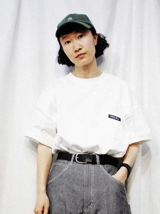 ゆったりとしたデザインのコットン刺繍Tシャツ【ショルダー落ち・無地・半袖】