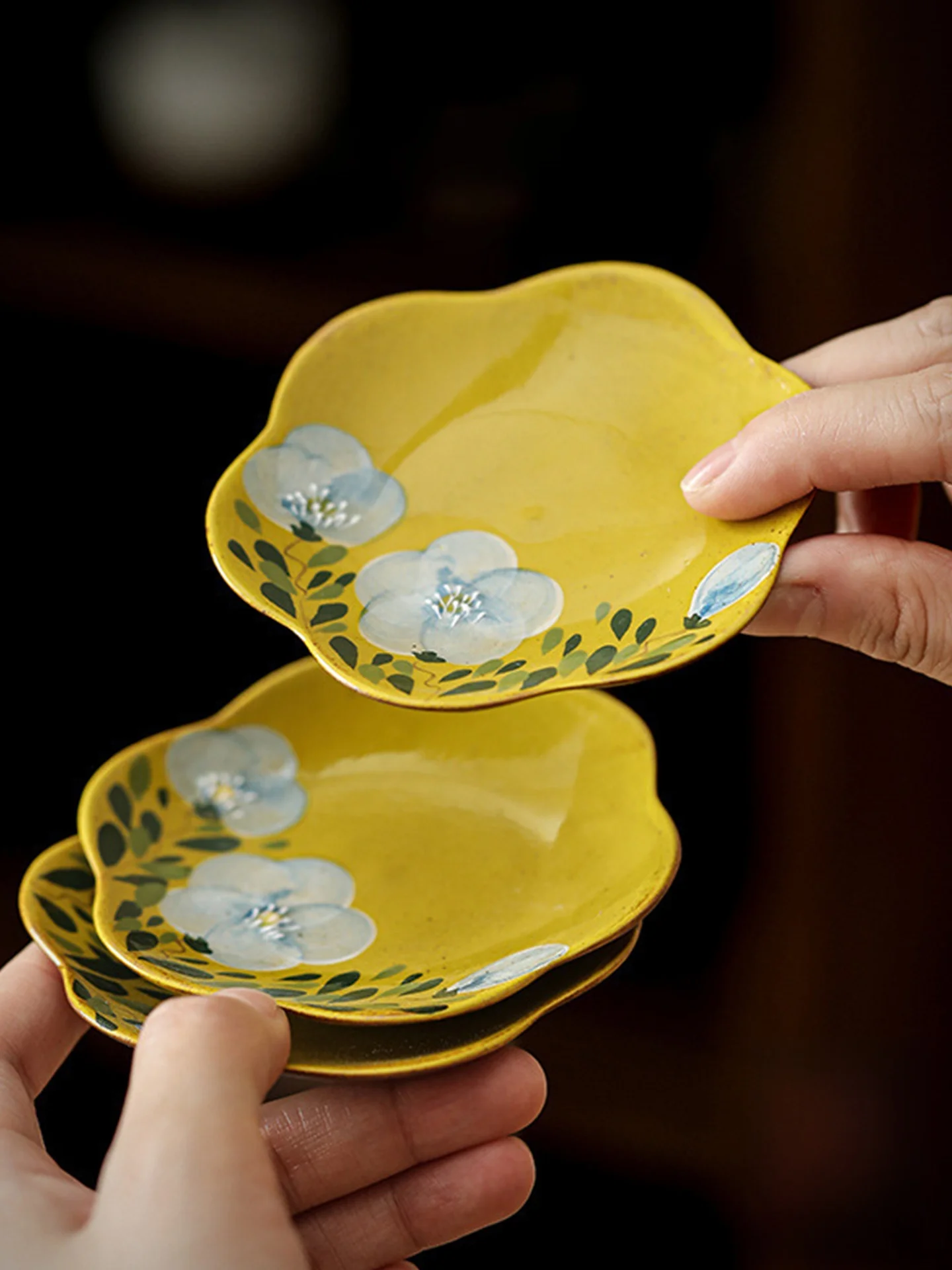 手描き山茶花デザイン陶器ティーカップ：釉下彩で実現する中式風の日常使い