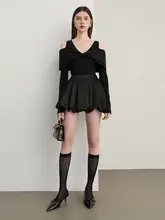黒色ニットトップス【透かし編み・オフショルダー・長袖・スリムフィット】