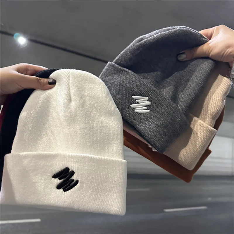 needles ニット帽：刺繍入りニット帽の実用性と使用シーンを解説