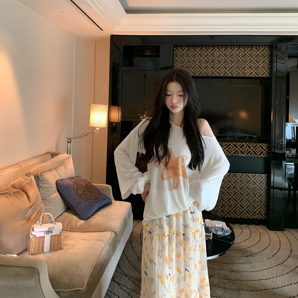 ヴィンテージ風プリーツスカート【花柄・女性用・ストレートシルエット】：通勤シーンでの実用性と素材特性を解説