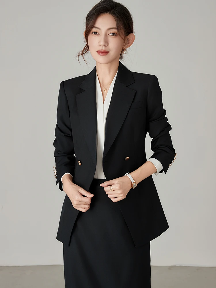 20代後半の年相応の服装にぴったり？体のラインが出る服を職場で活かす方法とは？