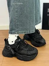 厚底デザインのスポーツシューズ【軽量・黒・メッシュ・女性用】