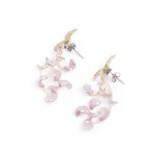 春の渦をテーマにした手作りピアス【桜の花びらが舞うデザイン】