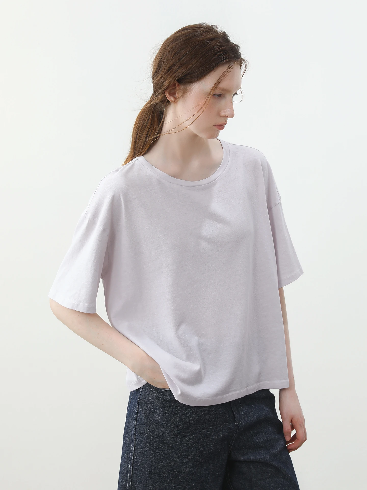 絞り染めTシャツはどう選ぶ？麻混合素材のハンドダイ染めショート袖Tシャツが解決する夏のスタイル悩み