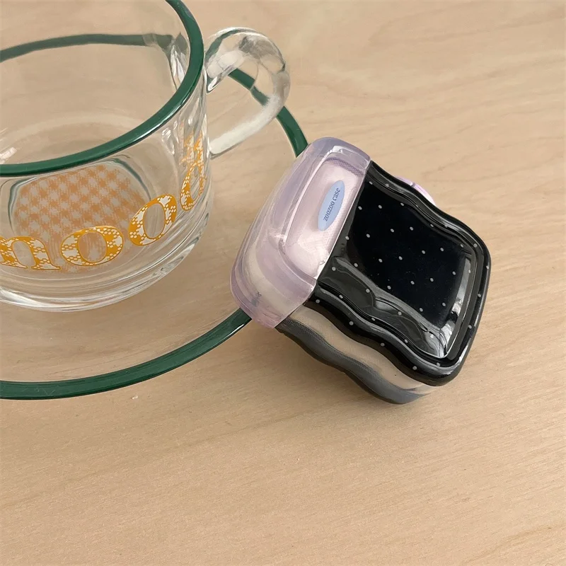 紫色の星模様デザインのAirPods用保護ケース：波状シェルでBluetoothイヤフォンを安全に保護