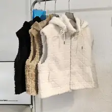 羊毛調ファーのダイヤモンドキルティングノースリーブコート【取り外し可能なフード付き】